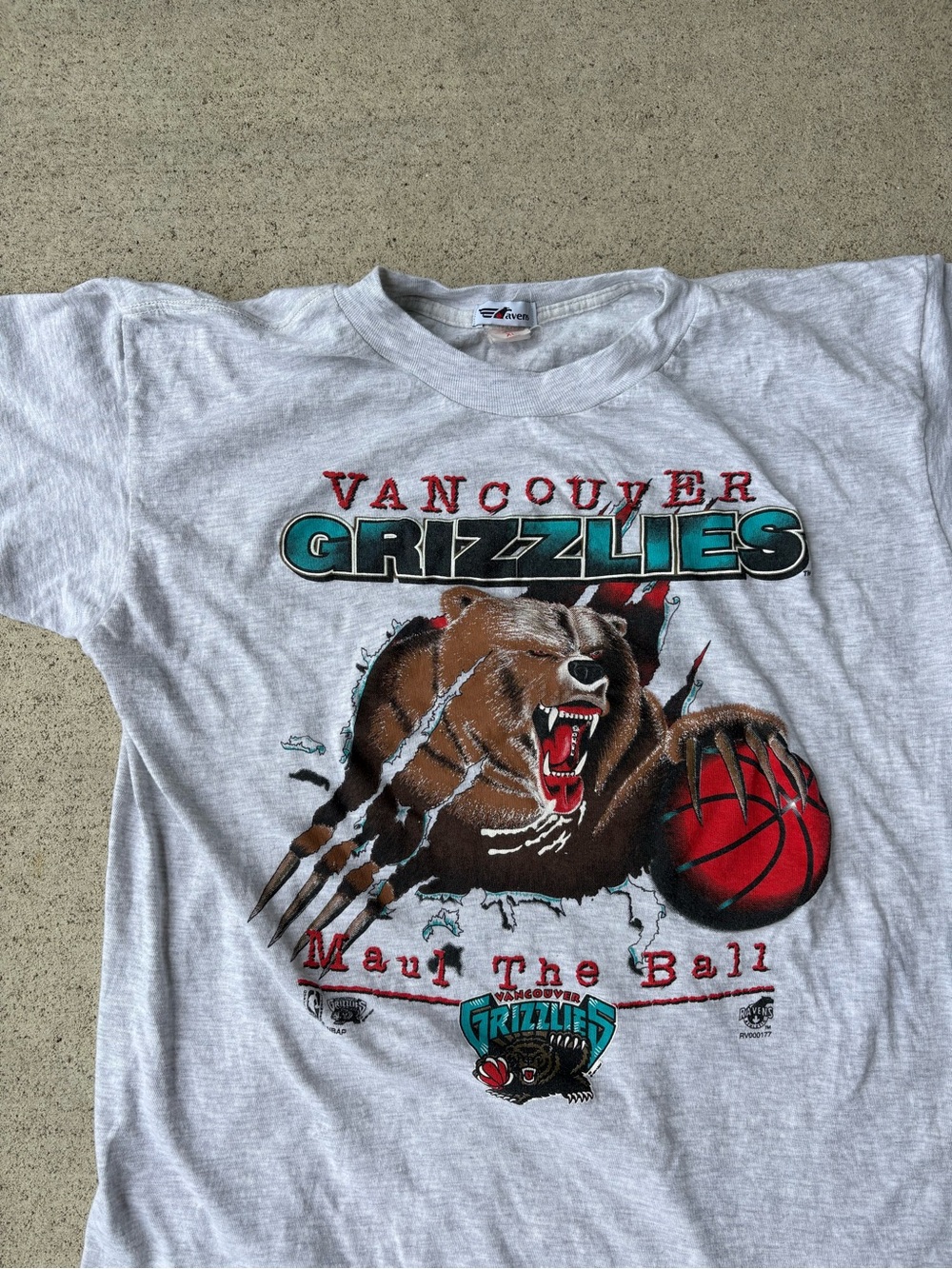 Vintage 90s Vancouver Grizzlies "Maul The Ball" T-Shirt Ravens - Picture 2 of 4